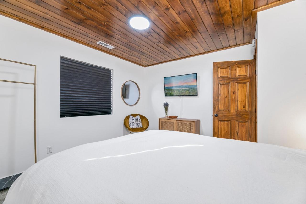 Yellow Pine Lodge - Charming Cottage Style Cabin With Peak-A-Boo Lake And Mountain Views Velké Medvědí jezero Exteriér fotografie