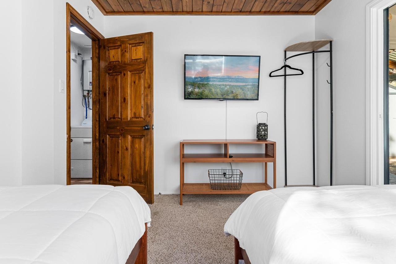 Yellow Pine Lodge - Charming Cottage Style Cabin With Peak-A-Boo Lake And Mountain Views Velké Medvědí jezero Exteriér fotografie